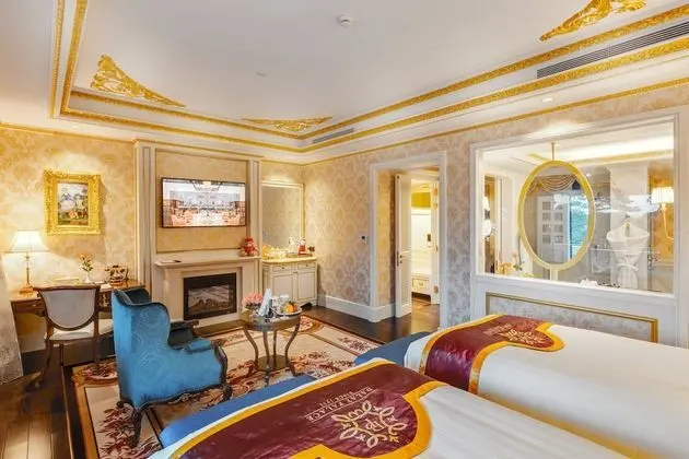 Luxury Oda