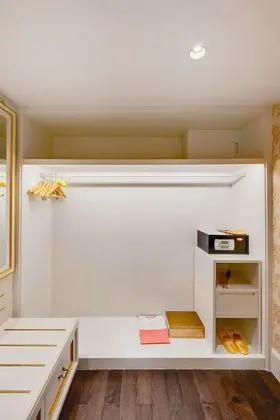 Luxury Oda