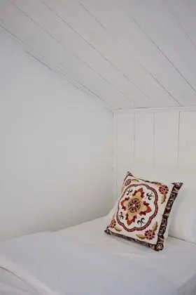 İki Ayrı Yataklı Oda, Ortak Banyo