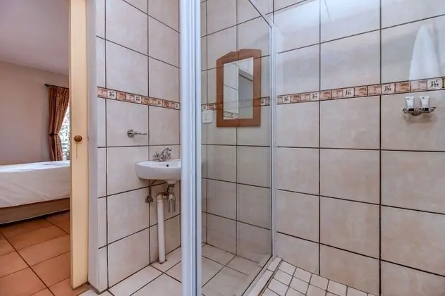 Economy Üç Kişilik Oda (Big Five Lower Level room)