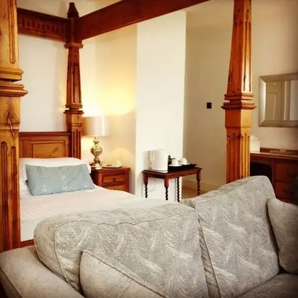 Tek Büyük Yataklı Oda, Göl Manzaralı (Four Poster Bed)