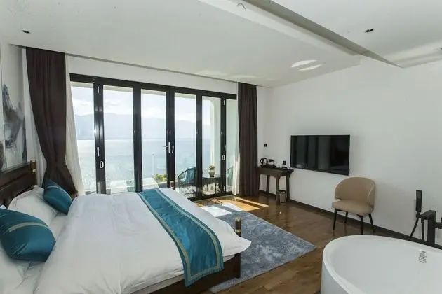 Luxury Tek Büyük Yataklı Oda, Göl Manzaralı