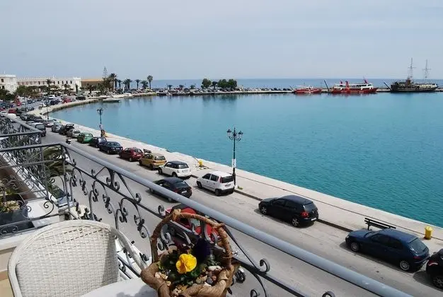 Üç Kişilik Oda, Deniz Manzaralı