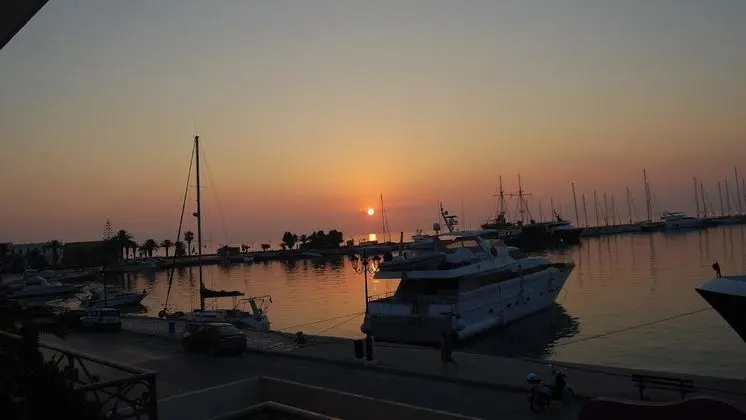 Üç Kişilik Oda, Deniz Manzaralı