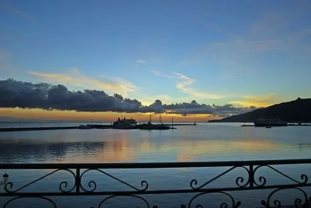 Üç Kişilik Oda, Deniz Manzaralı
