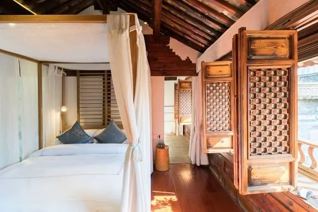 Luxury Süit, Küvet, Avlu Manzaralı