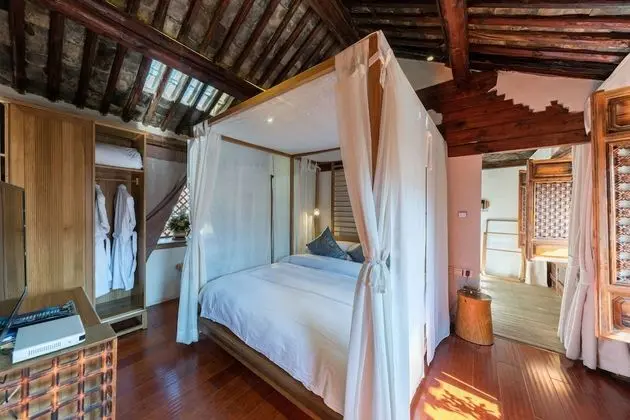 Luxury Süit, Küvet, Avlu Manzaralı