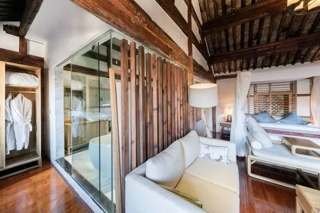 Luxury Süit, Küvet, Avlu Manzaralı