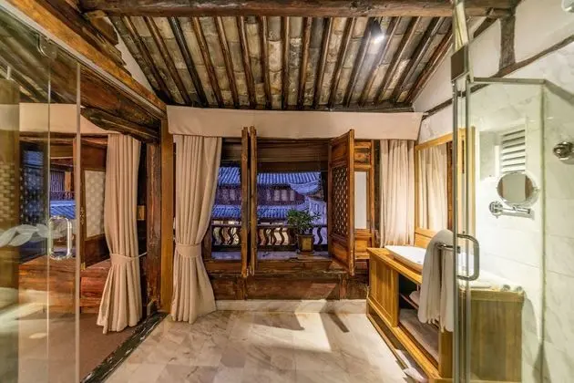 Luxury Süit, Küvet, Avlu Manzaralı