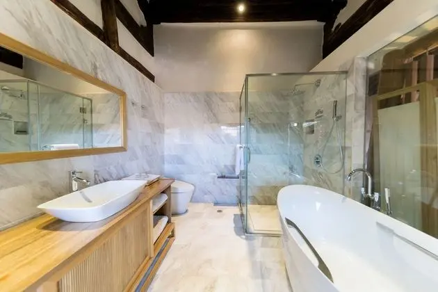 Luxury Süit, Küvet, Avlu Manzaralı