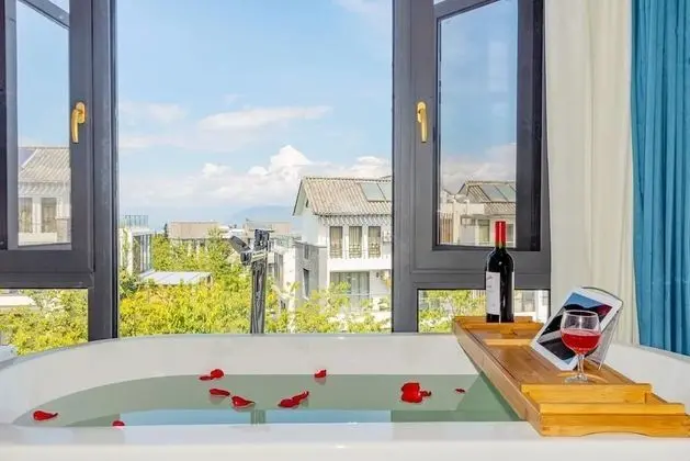Deluxe Tek Büyük veya İki Ayrı Yataklı Oda, Küvet