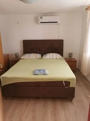 Apart Daire (Dalibor - 5m from the sea with parkin)