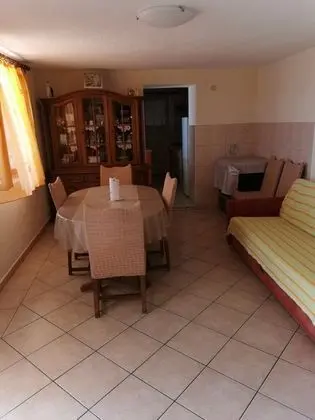 Apart Daire (Dalibor - 5m from the sea with parkin)