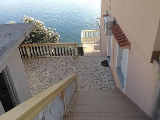 Apart Daire (Dalibor - 5m from the sea with parkin)