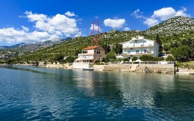 Apart Daire (Dalibor - 5m from the sea with parkin)