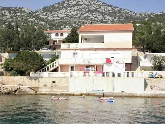 Apart Daire (Dalibor - 5m from the sea with parkin)