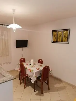 Apart Daire (Dalibor - 5m from the sea with parkin)