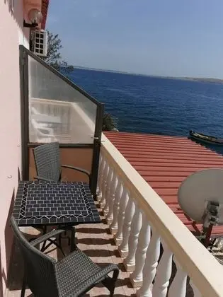 Apart Daire (Dalibor - 5m from the sea with parkin)