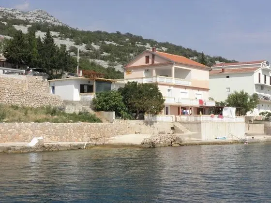 Apart Daire (Dalibor - 5m from the sea with parkin)