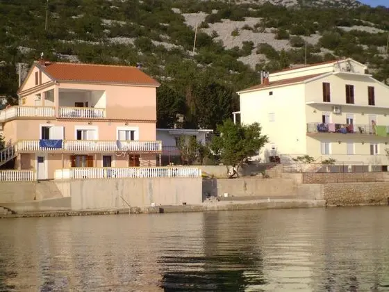 Apart Daire (Dalibor - 5m from the sea with parkin)