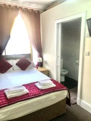 Tek Büyük Yataklı Oda, Banyolu/Duşlu