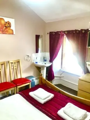 Tek Büyük Yataklı Oda, Ortak Banyo