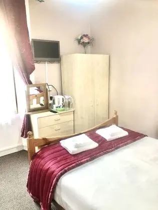 Tek Büyük Yataklı Oda, Ortak Banyo