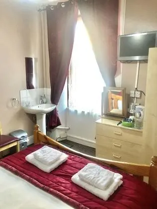 Tek Büyük Yataklı Oda, Ortak Banyo