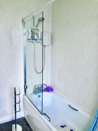 Tek Büyük Yataklı Oda, Ortak Banyo