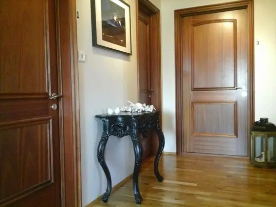 İki Ayrı Yataklı Oda, Ortak Banyo