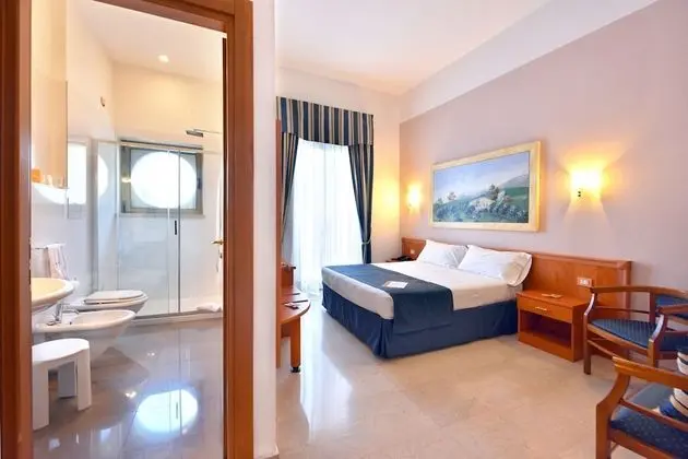 Comfort Tek Büyük veya İki Ayrı Yataklı Oda