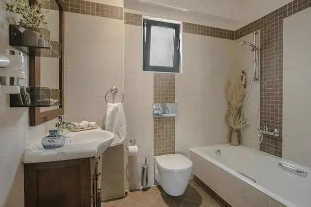 Ambassador Suite, 2 Bedrooms, Fireplace