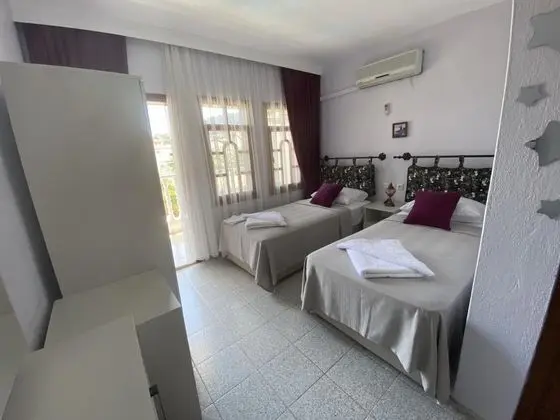 Superior Triple Room, Bahçe Manzaralı, Balkonlu