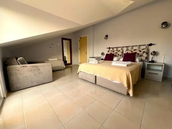 Superior Triple Room, Bahçe Manzaralı, Balkonlu
