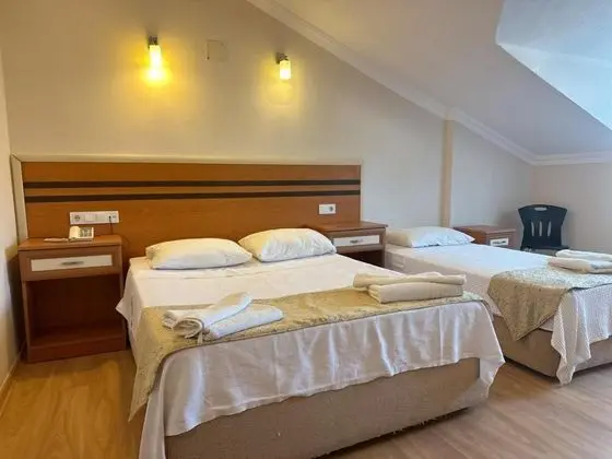 Aile Odası, Havuz Manzaralı, Balkonlu