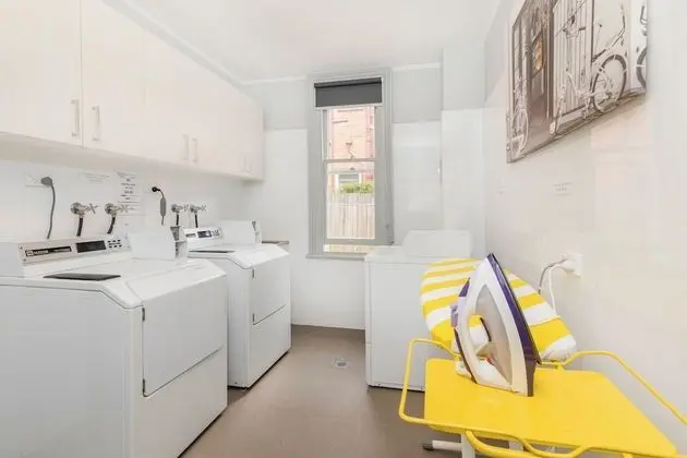 Üç Kişilik Oda, Ortak Banyo