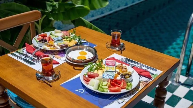 Üç Kişilik Oda