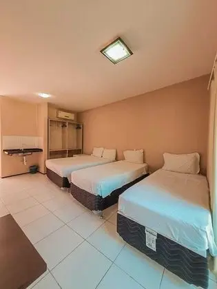 Dört Kişilik Oda, Özel Banyo, Havuz Manzaralı