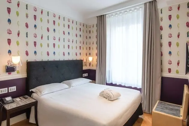 Classic Tek Büyük Yataklı Oda