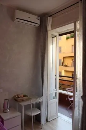 Tek Büyük veya İki Ayrı Yataklı Oda, Balkon