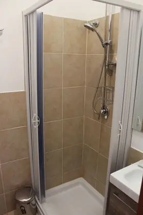 Üç Kişilik Oda, Balkon