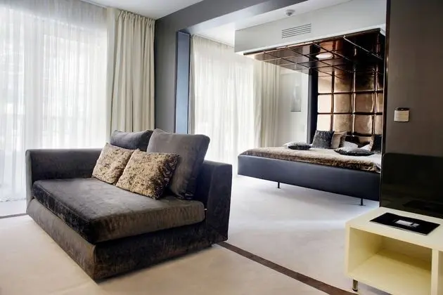 Junior Süit, Balkon