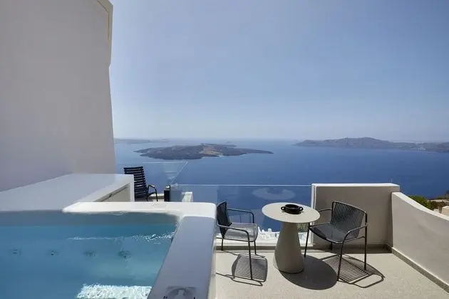 Master Caldera View Suite with Hot Tub