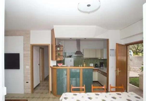 Apart Daire (Damir - 80 m from beach - A1(4))