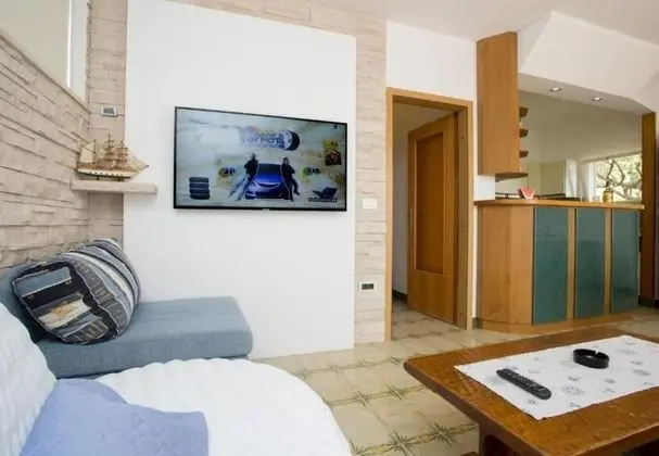 Apart Daire (Damir - 80 m from beach - A1(4))