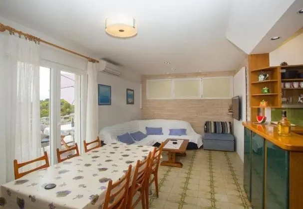 Apart Daire (Damir - 80 m from beach - A1(4))