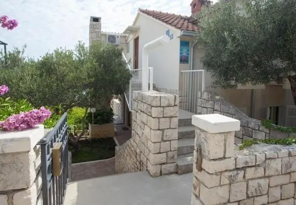 Apart Daire (Damir - 80 m from beach - A1(4))