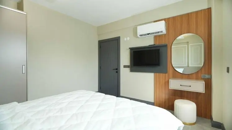 Suite, Deniz ve Havuz Manzaralı, Balkonlu