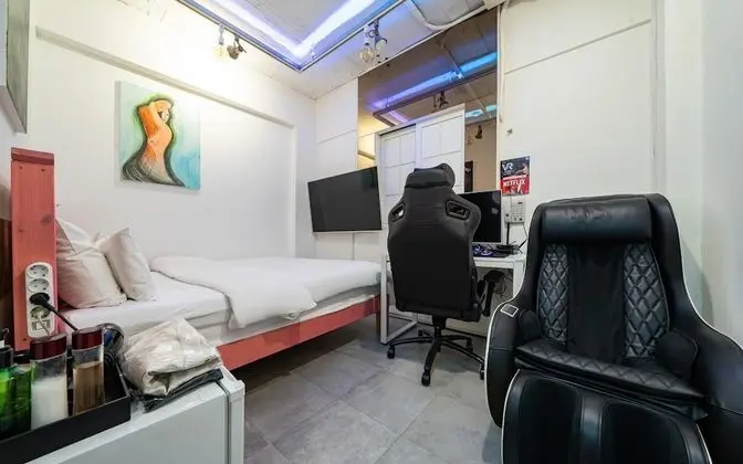 Oda (No hard 1PC gaming + massage chair ro)