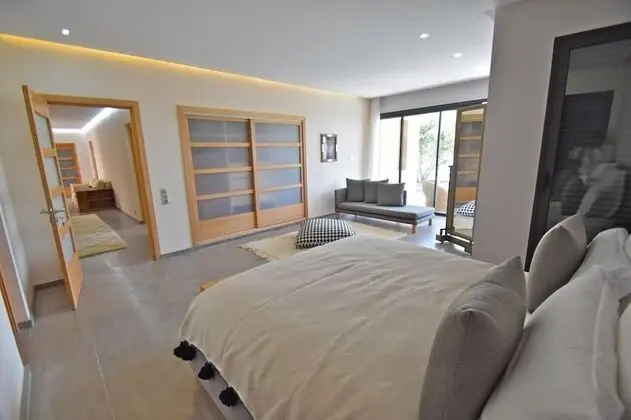 Luxury Villa, Birden Çok Yatak